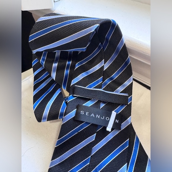 🎩✨Vintage Elegant Sean John Black, Blue Silk Striped Men’s Tie / Ladies Head Tie - Picture 13 of 15